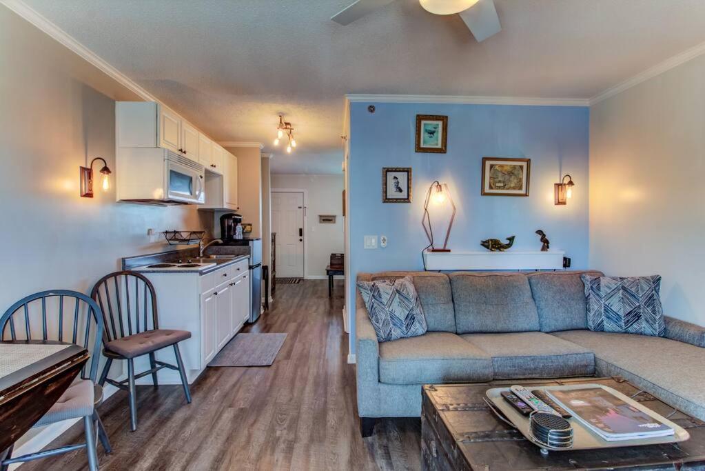 Ferienwohnung Kraken'S Den * Oceanview * Steps To Ocean * Pool Carolina Beach Exterior foto
