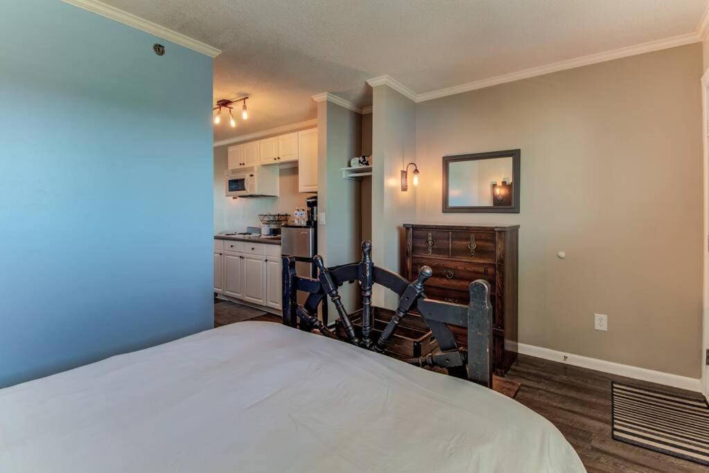 Ferienwohnung Kraken'S Den * Oceanview * Steps To Ocean * Pool Carolina Beach Exterior foto