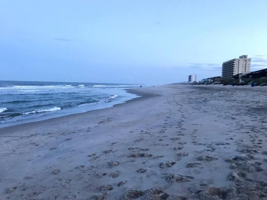 Ferienwohnung Kraken'S Den * Oceanview * Steps To Ocean * Pool Carolina Beach Exterior foto